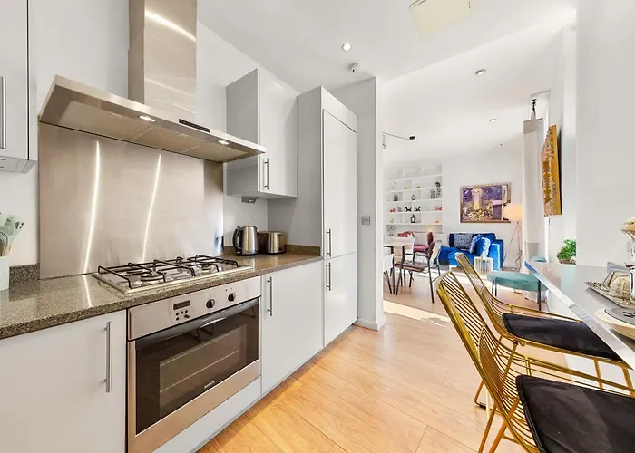 Designer Victorian Flat With Large Terrace