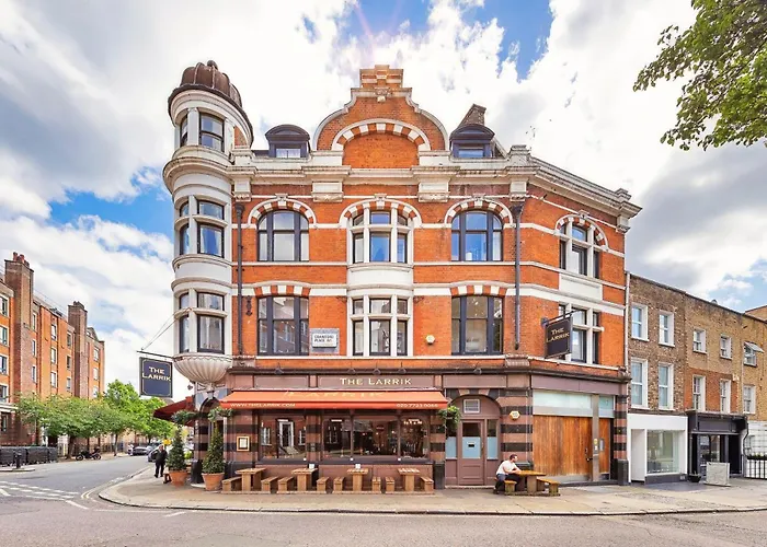 Designer Victorian Flat With Large Terrace