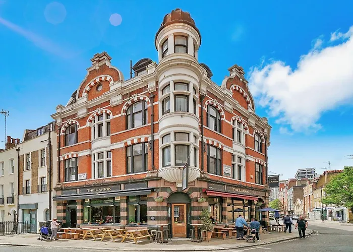 Designer Victorian Flat With Large Terrace